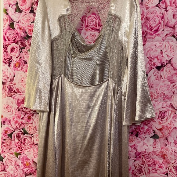 Victoria Secret Nighty and Robe - Picture 1 of 4